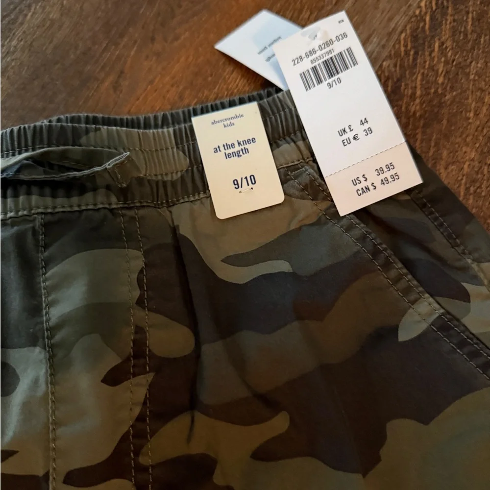 Boys A&F NWT Camouflage Cargo Shorts - Picture 2 of 5